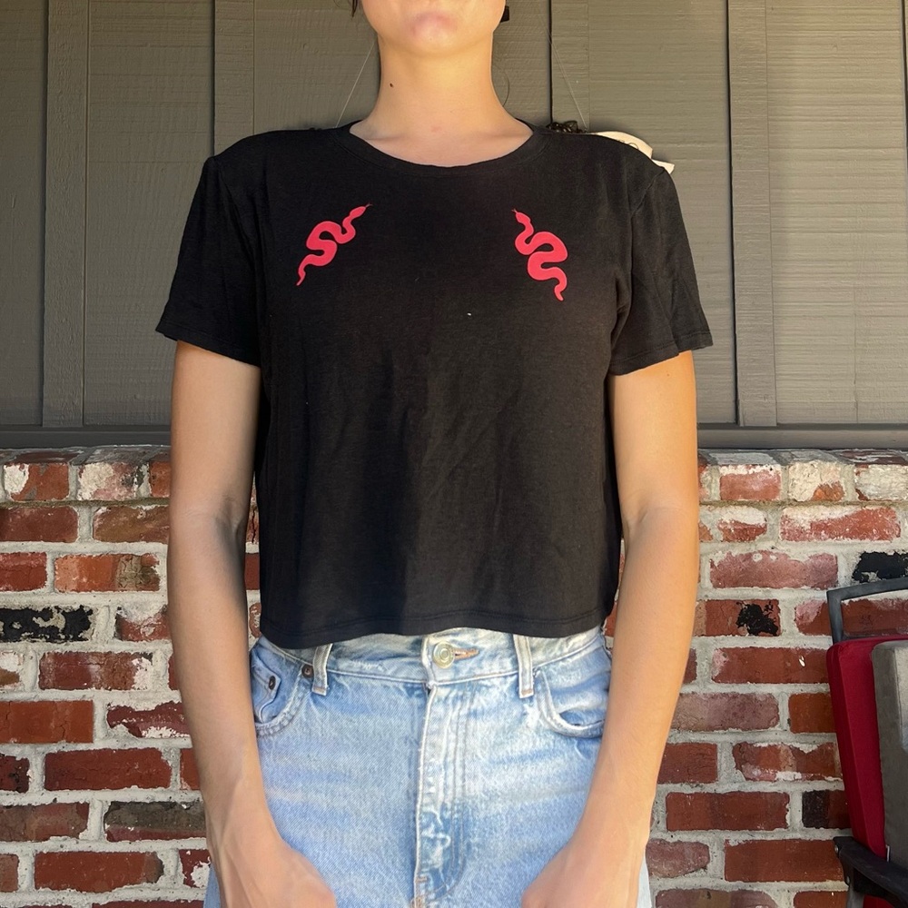 Buttery soft black and red snake graphic t-shirt🐍
